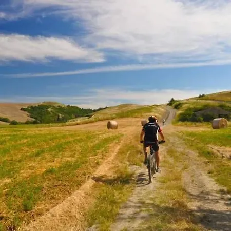 Tuscany Hills - Free Covered Parking Wifi Air Conditioning *