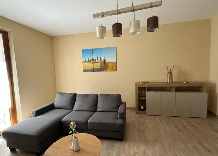 Tuscany Hills - Free Covered Parking Wifi Air Conditioning *