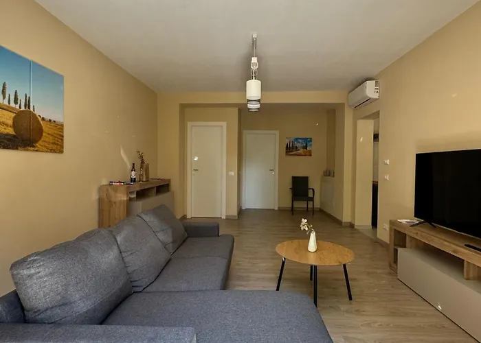 Tuscany Hills - Free Covered Parking Wifi Air Conditioning