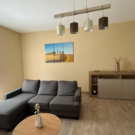 Tuscany Hills - Free Covered Parking Wifi Air Conditioning *