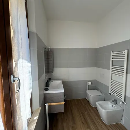Tuscany Hills - Free Covered Parking Wifi Air Conditioning Holiday home *